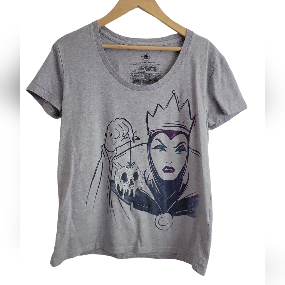 🎉 5 for $25 -Evil Queen Poison Apple Tee